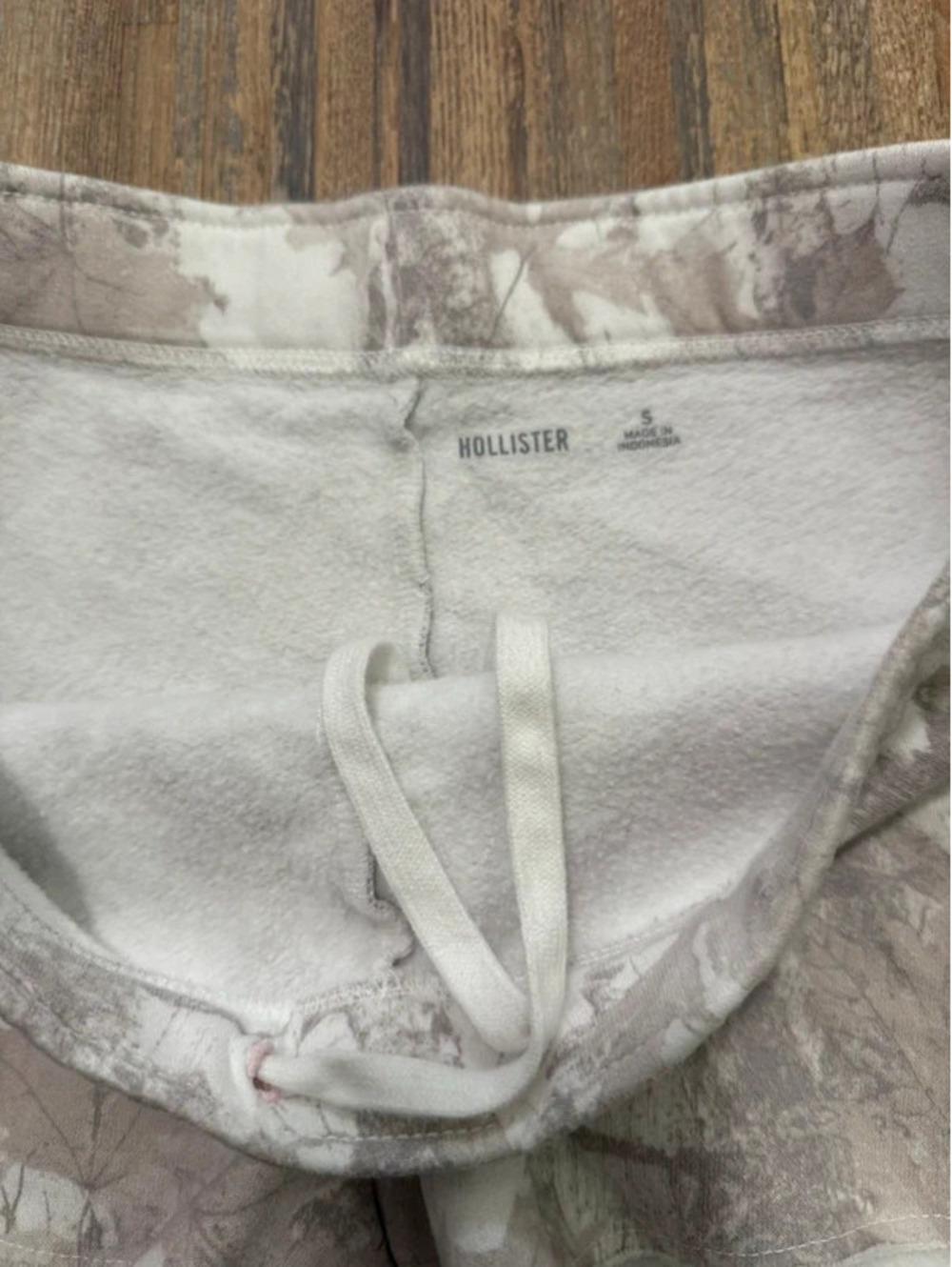 Hollister mini sweat shorts size small - Picture 2 of 2